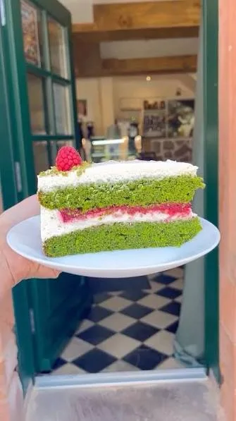 Hausgemachte Torte im Café Hexenstübchen